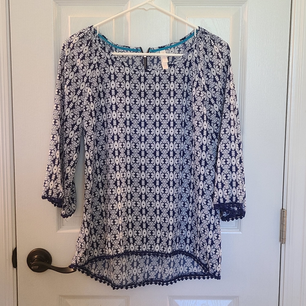 Navy and white top
